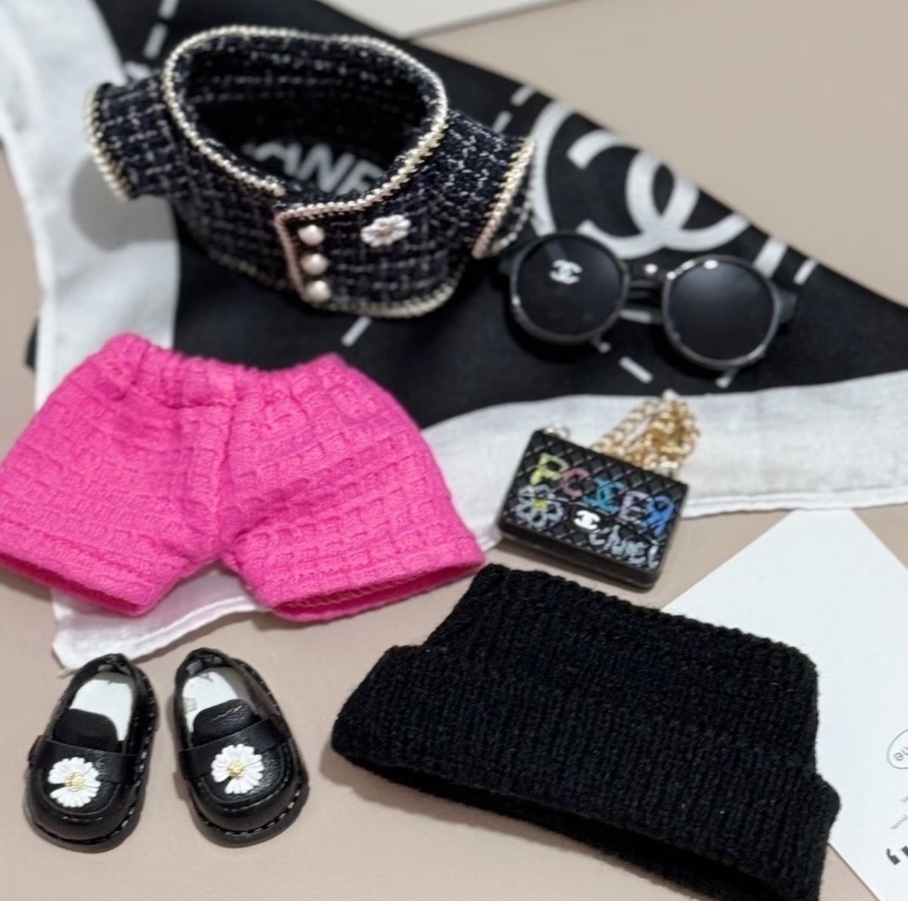 labubu gdragon mama fashion doll clothing with bold pink and navy mix
